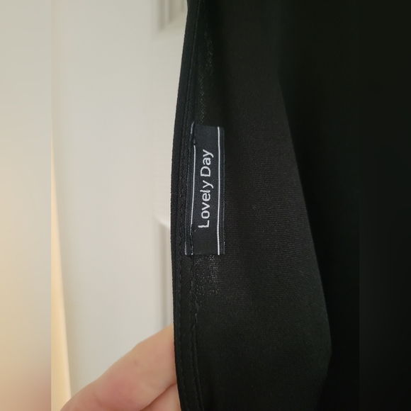 Black Gown - Picture 3 of 4